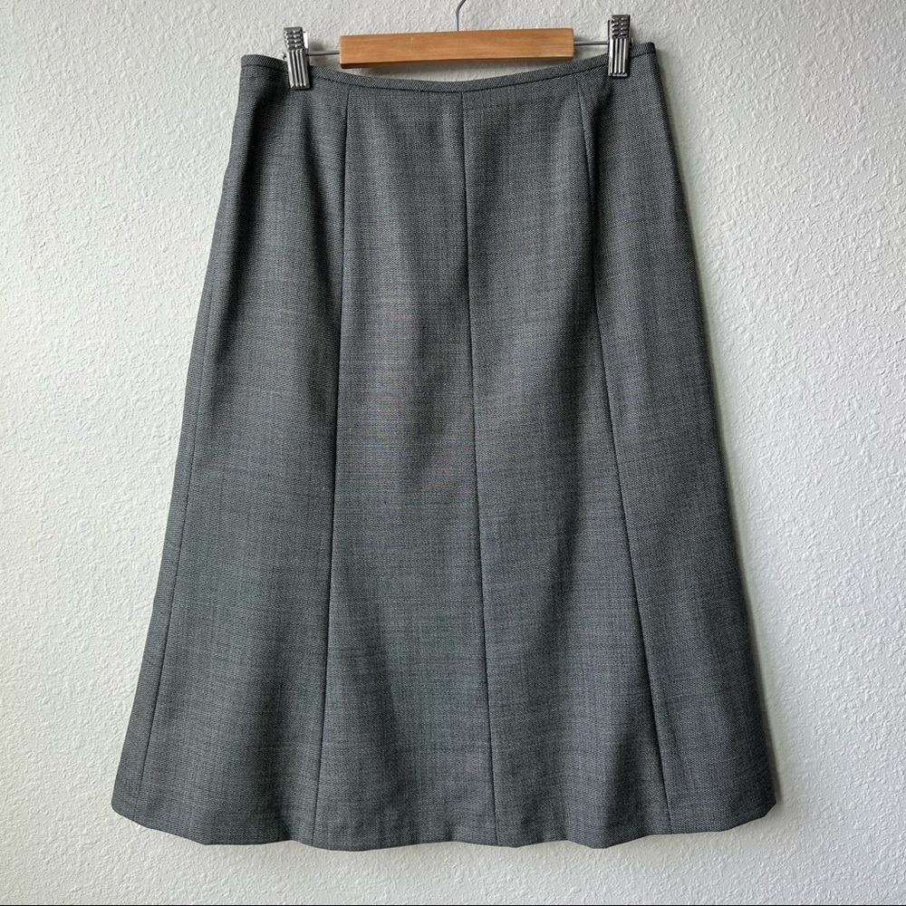 Tahari ASL | Gray Skirt Suit Size 6 - Picture 10 of 13